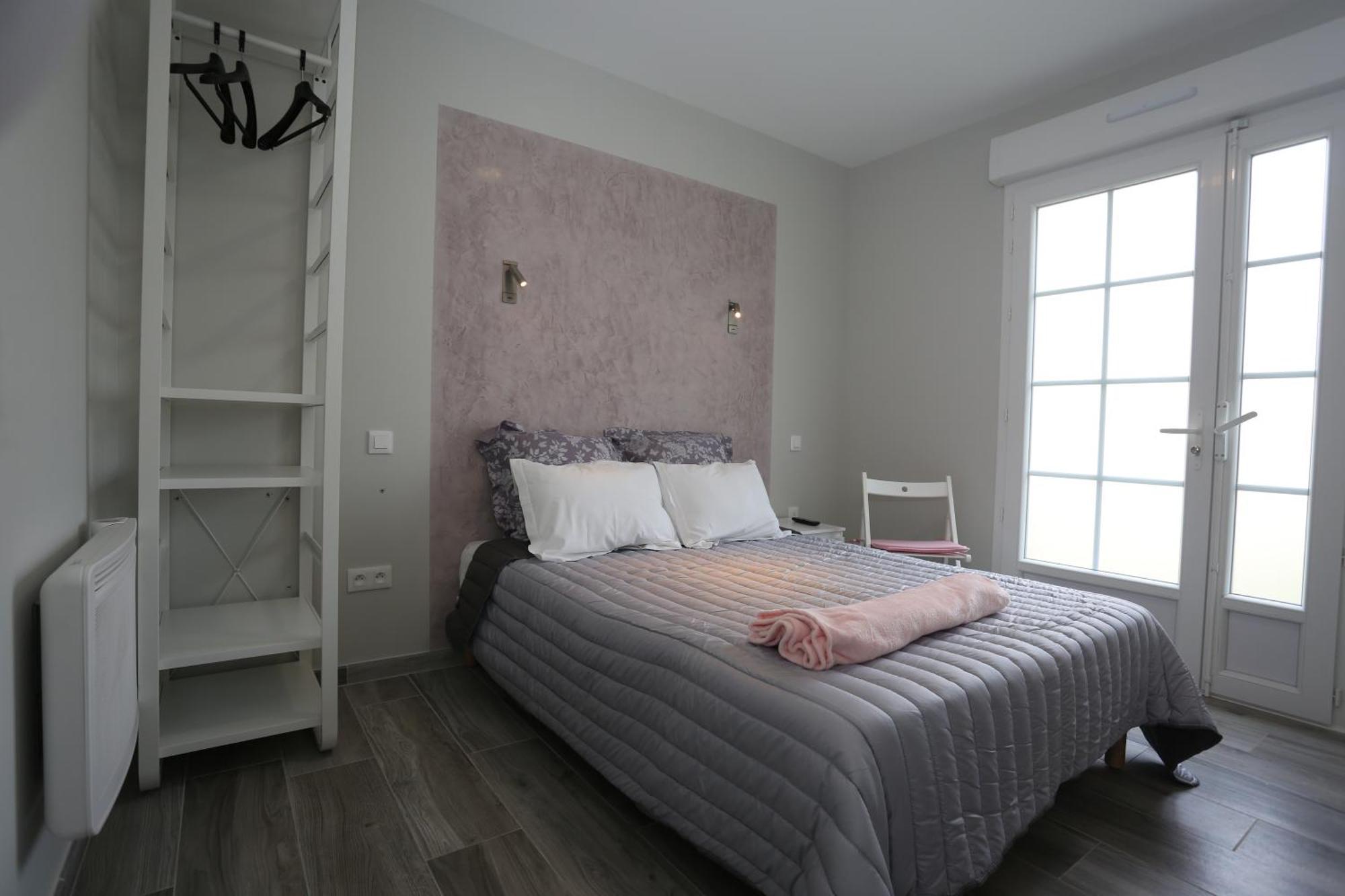 Le Merle Blanc Louchats Hotel Ngoại thất bức ảnh
